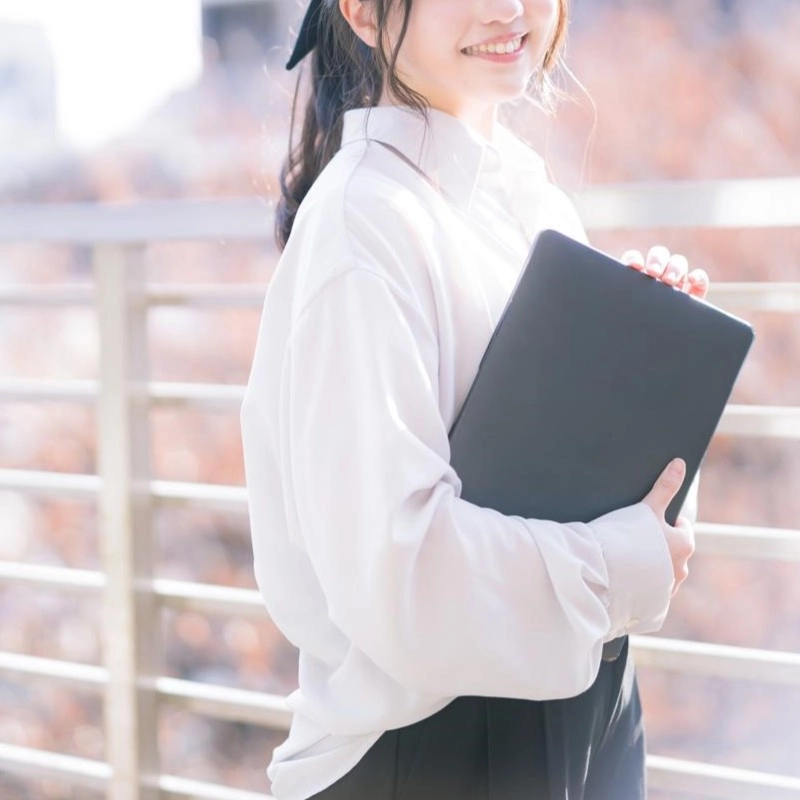 リラックスフィット・ホワイトシャツ