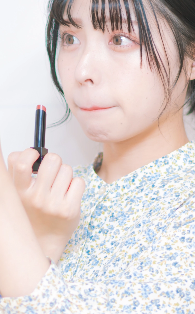 春を感じる女性のイメージ